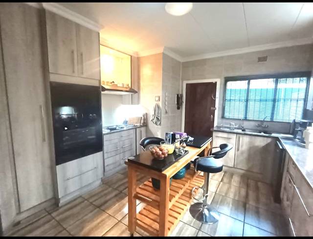 3 BEDROOM HOUSE FOR SALE IN GENERAAL DE WET